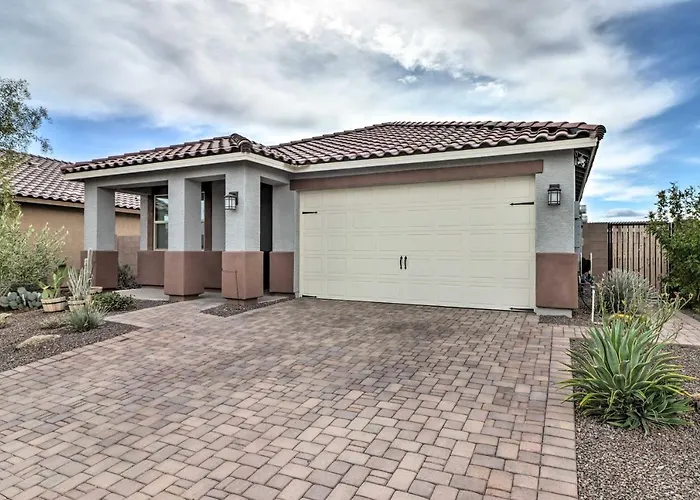 Holiday home Heated Pool + Putting Green: Retreat! Goodyear