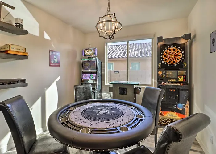 Heated Pool + Putting Green: Retreat! Goodyear
