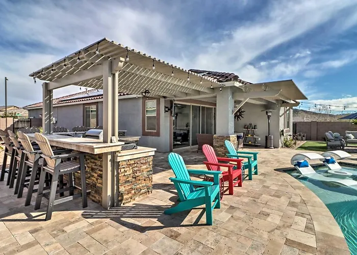 Holiday home Heated Pool + Putting Green: Retreat!