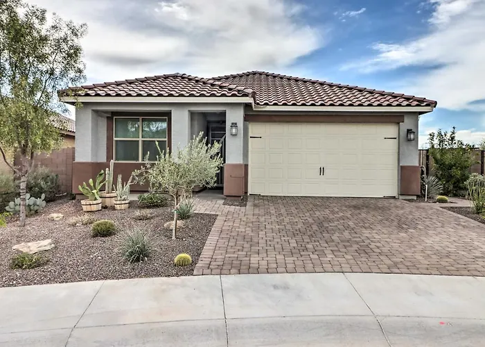 Holiday home Heated Pool + Putting Green: Retreat! Goodyear